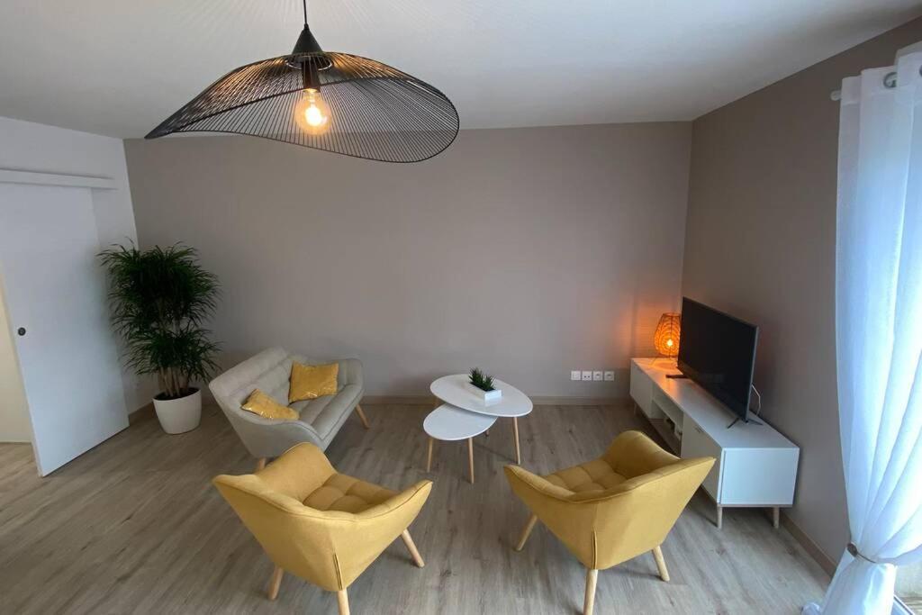 Appartement Maison En Duplex 80M² Jardin Terrasse Saint-Julien-les-Villas Luaran gambar