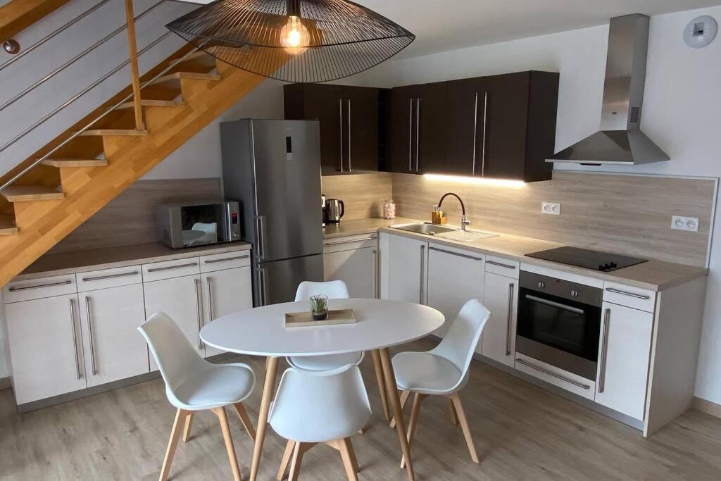 Appartement Maison En Duplex 80M² Jardin Terrasse Saint-Julien-les-Villas Luaran gambar